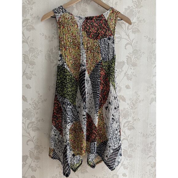 Artsy Abstract Top Size XS/S Multicover Sleeveless V neck Large Button Lagenlook - Picture 6 of 11